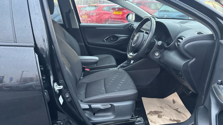 Toyota Yaris 1.5 Hybrid Design 5dr CVT Hybrid Hatchback